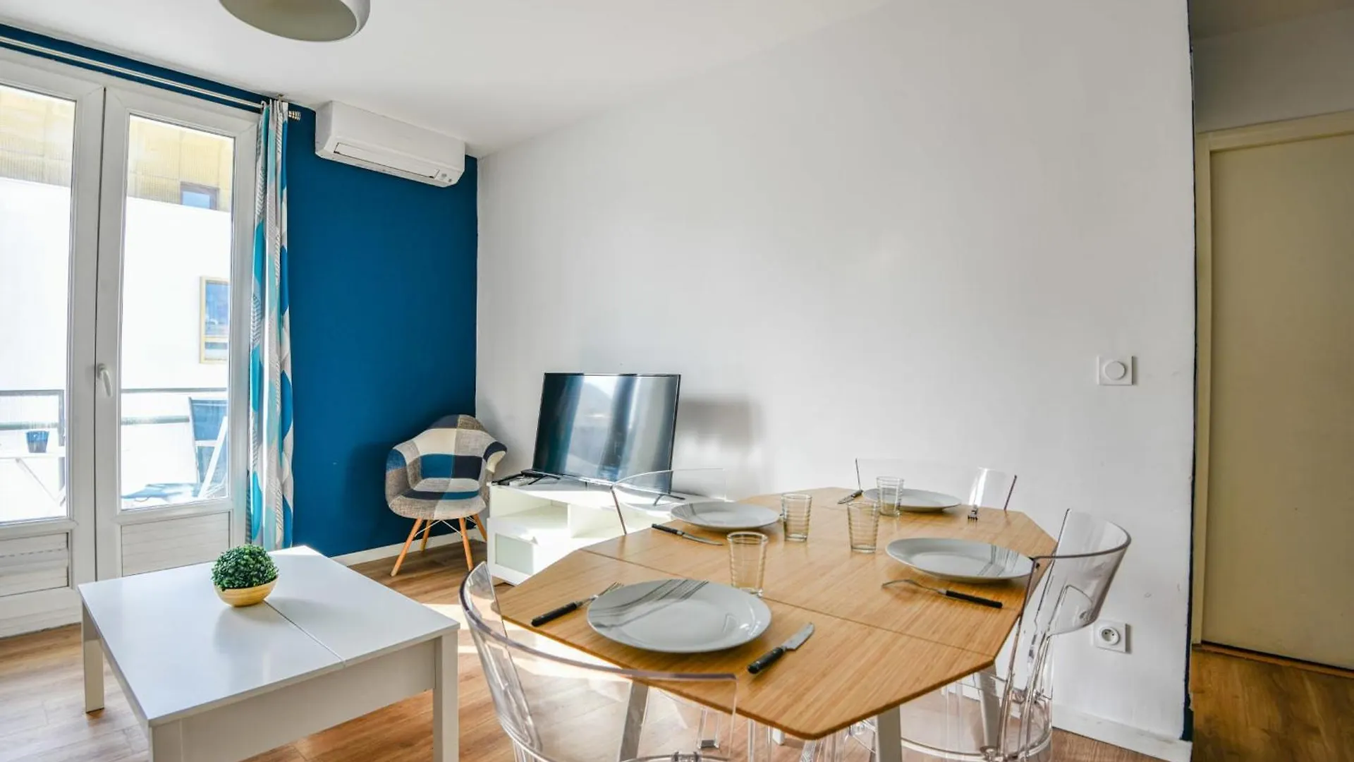 Appart 3 Ch Climatise Avec Balcon A La Joliette Marseille Apartment