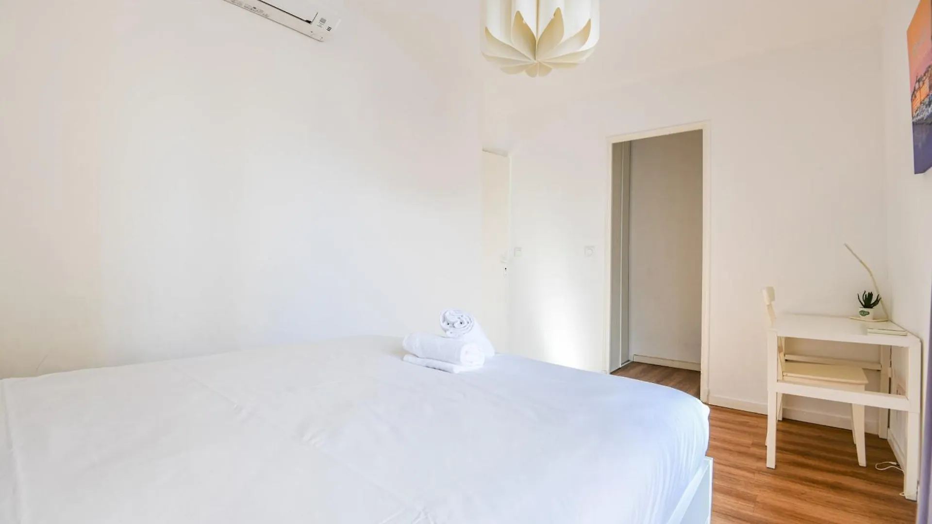 Appart 3 Ch Climatise Avec Balcon A La Joliette Marseille Apartment